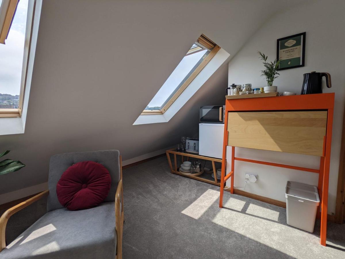 *Large Unique Retro Private Attic & Bathroom* Hove Esterno foto